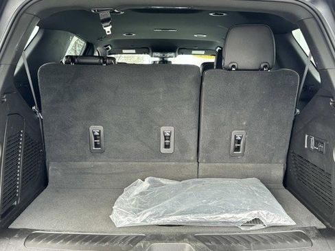 Used 2022 GMC Yukon SLT w/ SLT Luxury Package image 15