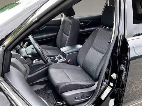 Used 2020 Nissan Rogue SV w/ Sun & Sound Touring Package FWD image 20