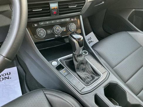 Used 2024 Volkswagen Jetta SE FWD image 23