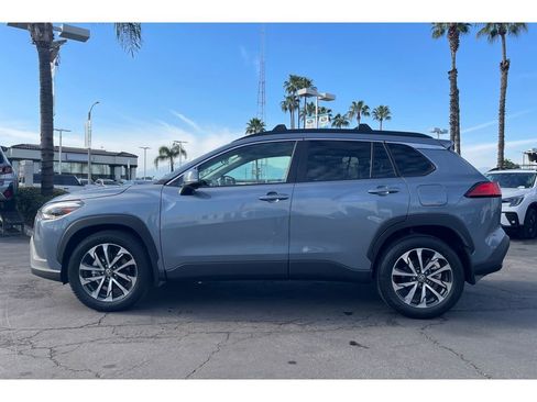 Used 2024 Toyota Corolla Cross XLE w/ Convenience Package image 2