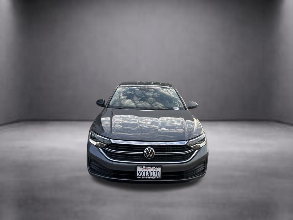 Used 2024 Volkswagen Jetta SE FWD image 3