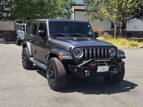 Used 2018 Jeep Wrangler Unlimited Sahara AWD/4WD image 3