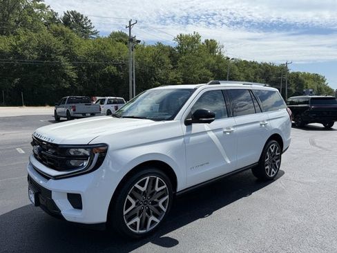 New 2027 Ford Expedition Platinum w/ Platinum Ultimate Package AWD/4WD image 3
