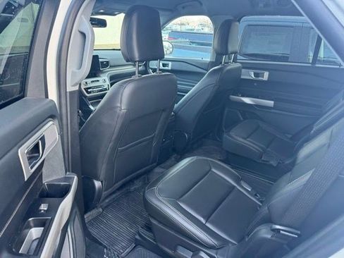 Used 2024 Ford Explorer XLT w/ Equipment Group 202A AWD/4WD image 13