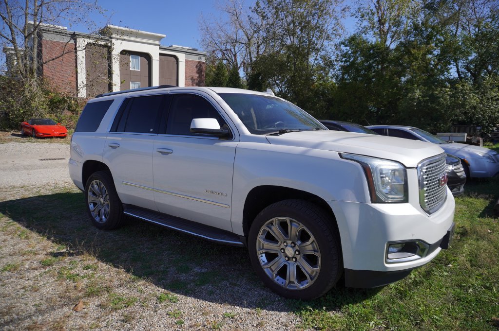 Used 2017 GMC Yukon Denali w/ Open Road Package AWD/4WD image 10