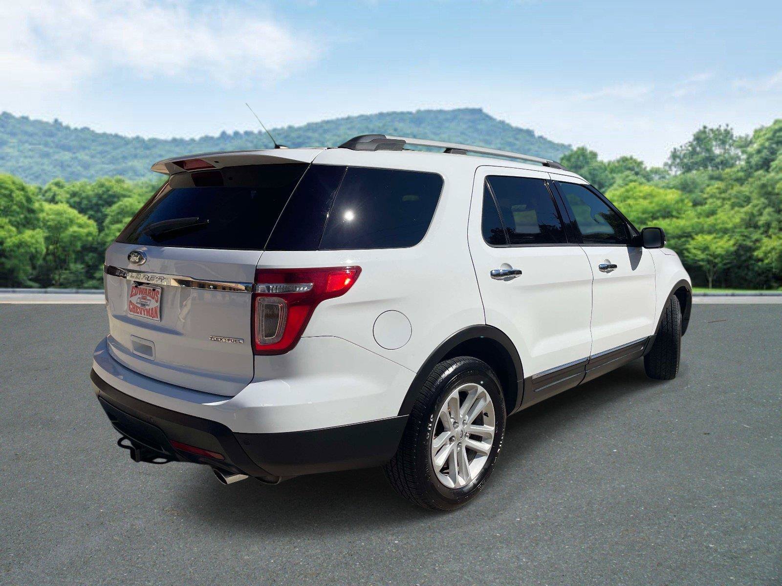 Used 2015 Ford Explorer XLT w/ Equipment Group 202A FWD image 3