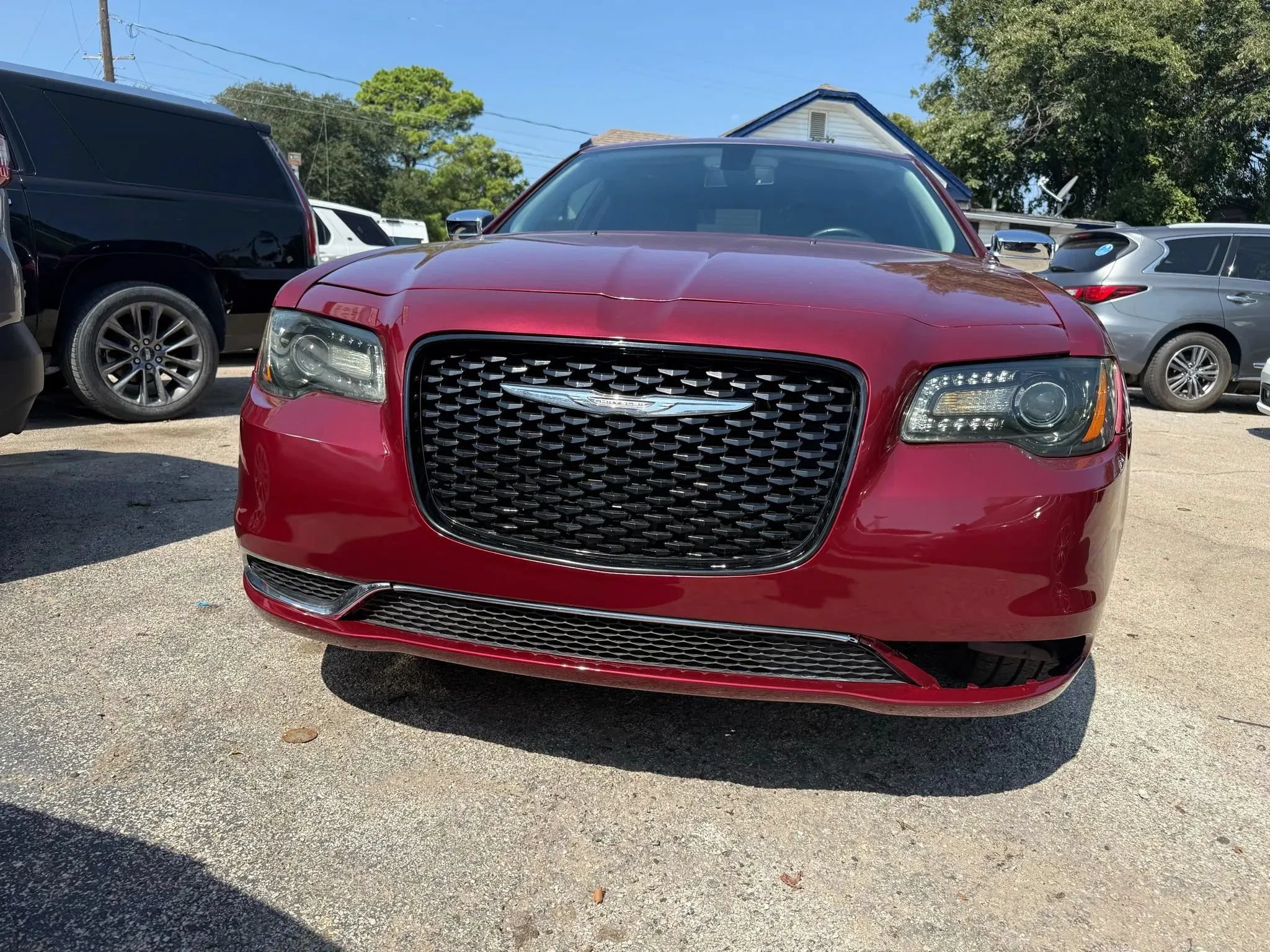 Used 2020 Chrysler 300 Touring w/ Chrome Appearance Package RWD image 2