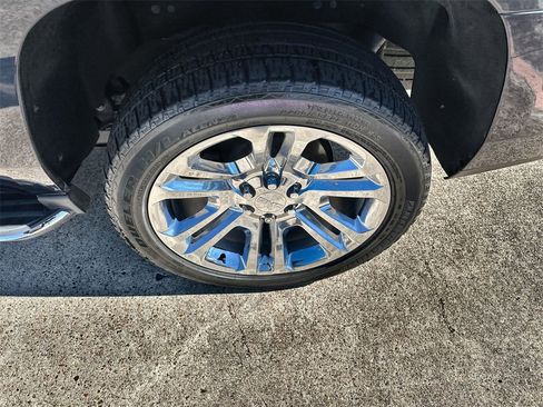 Used 2018 GMC Yukon SLT w/ Premium Edition image 12