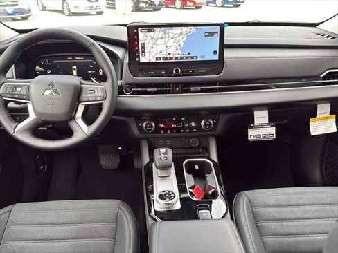 New 2026 Mitsubishi Outlander SE image 30