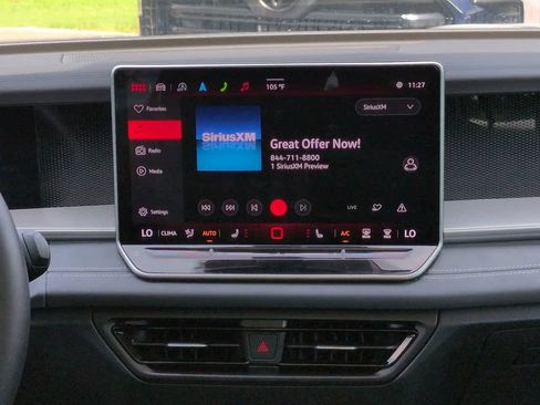 Used 2025 Volkswagen Tiguan SE w/ Panoramic Sunroof Package AWD/4WD image 17