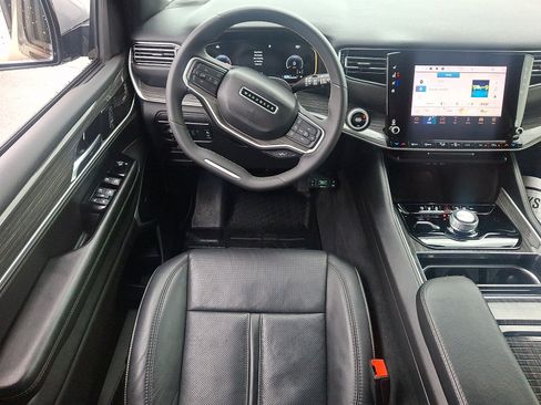 Used 2022 Jeep Wagoneer Series II AWD/4WD image 12