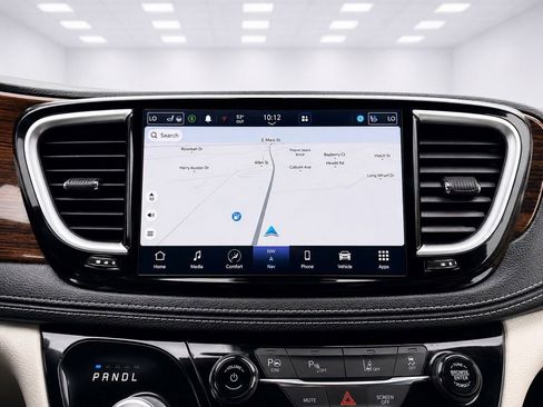 Used 2023 Chrysler Pacifica Limited w/ Uconnect Theater Family Group FWD image 33