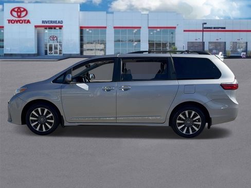 Used 2018 Toyota Sienna XLE w/ Protection Package image 4