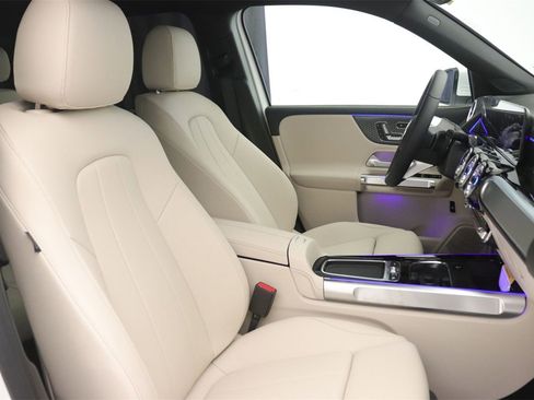 New 2025 Mercedes-Benz GLB 250 image 9