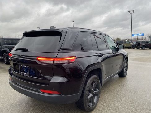 Used 2023 Jeep Grand Cherokee Altitude image 2