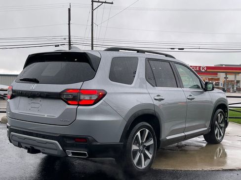 Used 2025 Honda Pilot Elite image 8