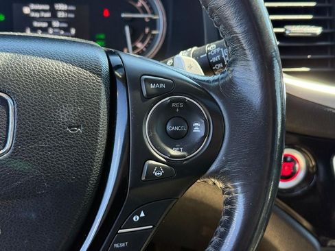Used 2017 Honda Pilot Touring image 23