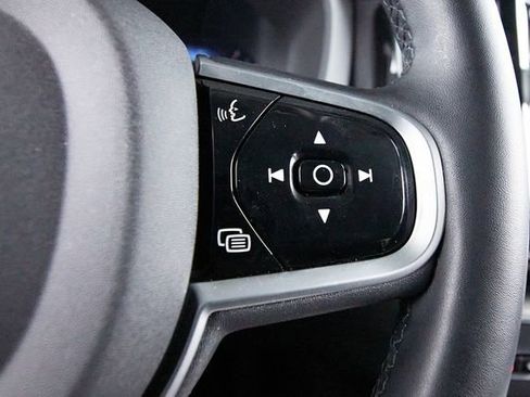 Certified 2025 Volvo XC60 B5 Plus AWD/4WD image 17
