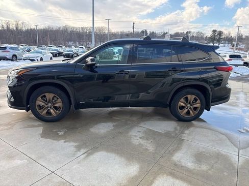 Used 2022 Toyota Highlander Bronze Edition image 4