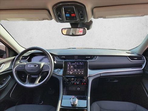 Used 2021 Jeep Grand Cherokee L Laredo w/ Luxury Tech Group I image 17