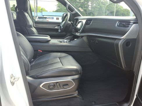 Used 2024 Jeep Wagoneer Series II w/ Flexible Seating Group RWD image 7