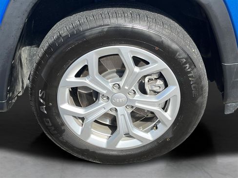 Used 2024 Jeep Compass Latitude AWD/4WD image 6
