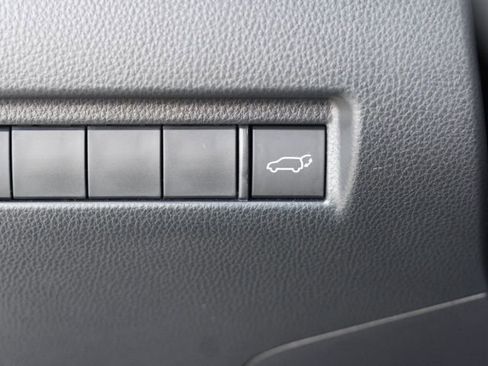 Certified 2024 Toyota Venza LE image 18