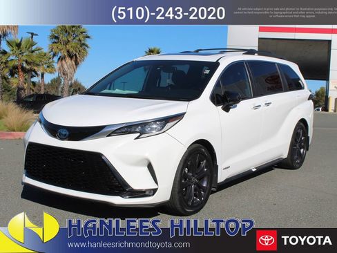Used 2021 Toyota Sienna XSE image 3