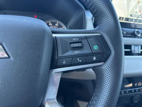 Used 2025 Mitsubishi Outlander AWD image 21