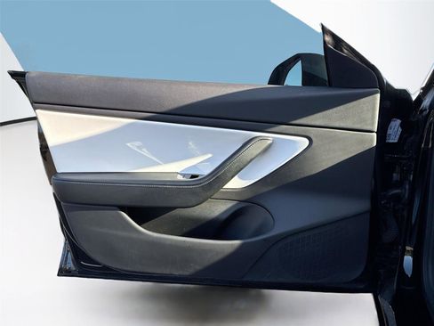 Used 2019 Tesla Model 3 Long Range image 16