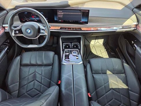 Used 2025 BMW i7 xDrive60 AWD/4WD image 25