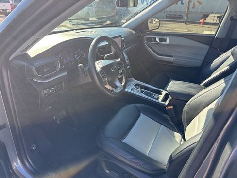 Used 2023 Ford Explorer XLT w/ Equipment Group 202A image 9