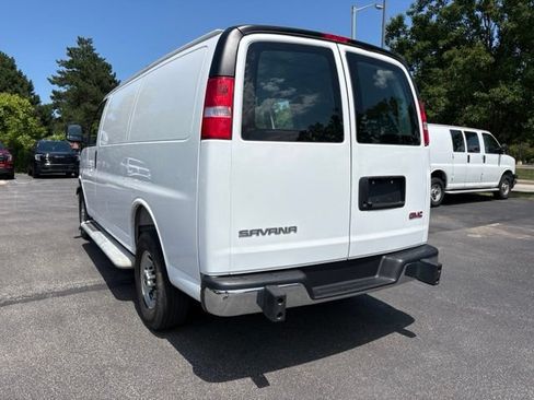 Used 2025 GMC Savana 2500 w/ Driver Convenience Package RWD image 3