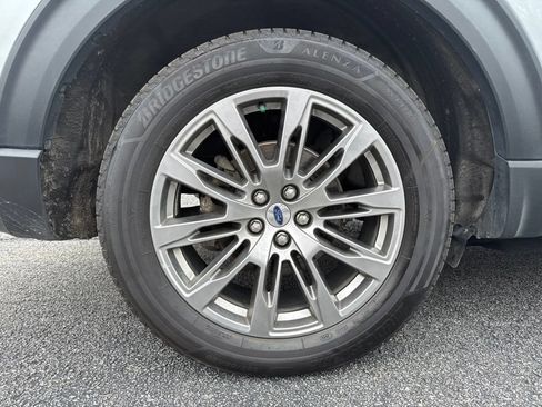 Used 2025 Ford Explorer Platinum AWD/4WD image 17