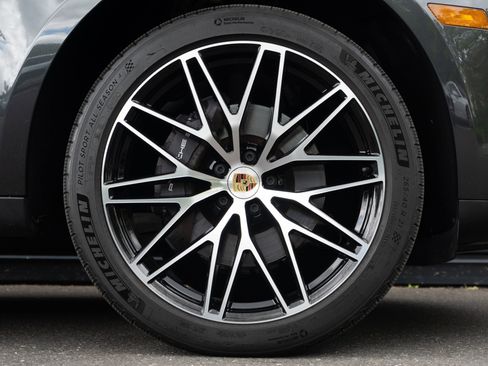 Used 2023 Porsche Macan AWD/4WD image 15