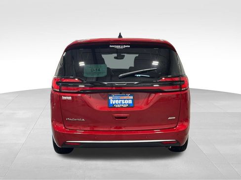 New 2027 Chrysler Pacifica Select AWD/4WD image 6