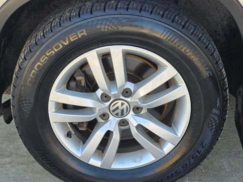 Used 2013 Volkswagen Tiguan S image 27