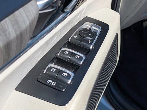 Used 2024 Kia Telluride EX w/ EX Captain's Chair Package image 16