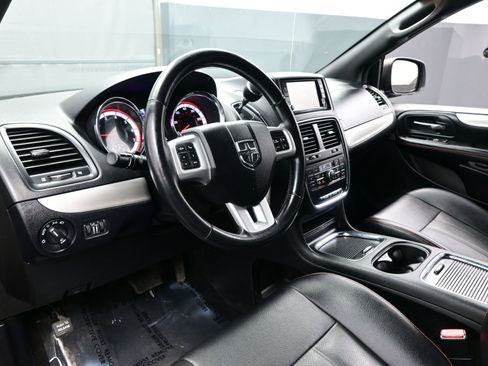 Used 2019 Dodge Grand Caravan GT image 12