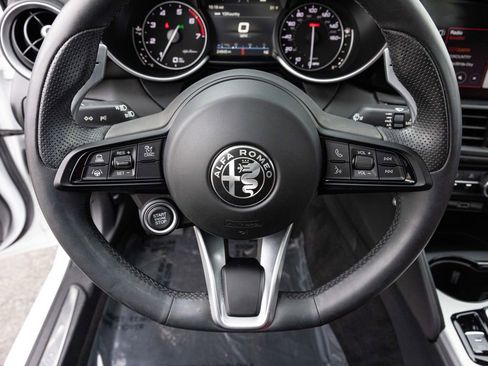 Used 2023 Alfa Romeo Giulia Veloce image 31