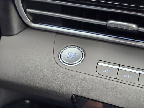 Used 2024 Hyundai Elantra SEL w/ Convenience Package image 38