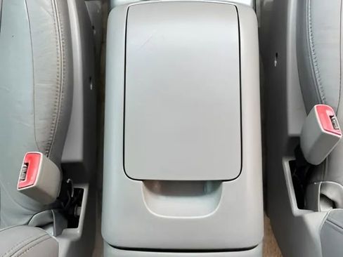Used 2008 Toyota Sienna XLE Limited FWD image 30