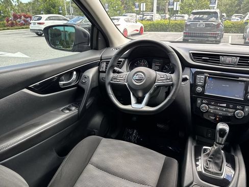 Used 2018 Nissan Rogue Sport SV w/ SV Technology Package AWD/4WD image 21