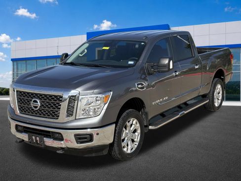 Used 2018 Nissan Titan SV w/ SV Convenience Package AWD/4WD image 12