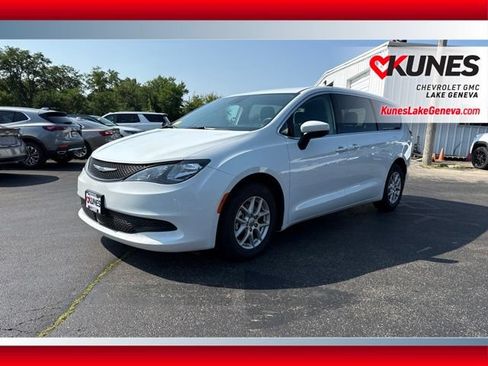 Used 2023 Chrysler Voyager LX FWD image 10