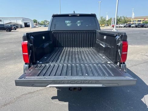 Used 2025 Toyota Tacoma SR5 AWD/4WD image 20