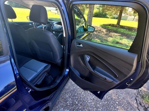 Used 2017 Ford C-MAX SE image 16