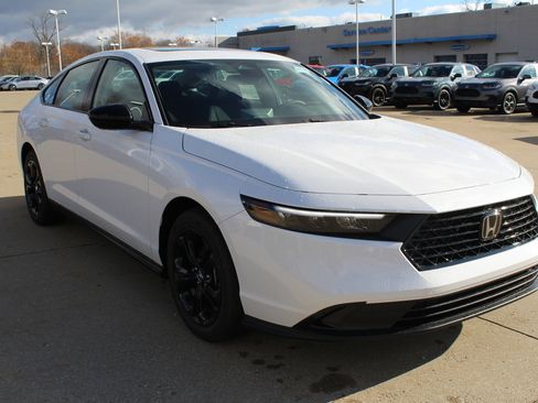 New 2025 Honda Accord SE image 2