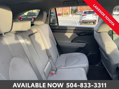 Used 2023 Toyota Highlander LE image 19