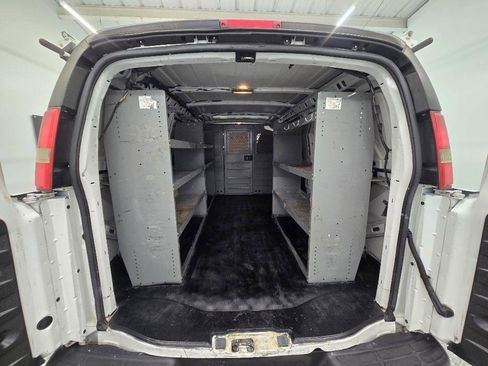 Used 2014 Chevrolet Express 2500 RWD image 12